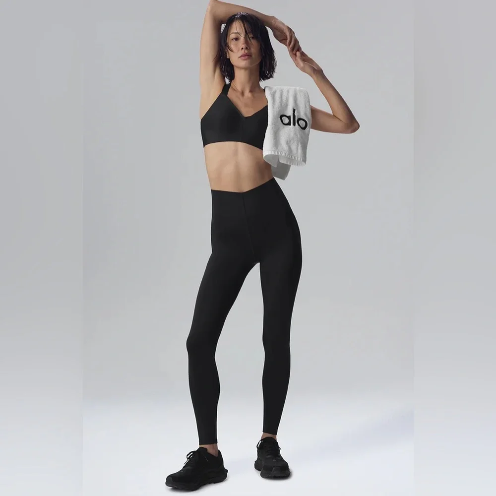 ALO YOGA | ✨NEW✨ Airlift Strength Bra in Black